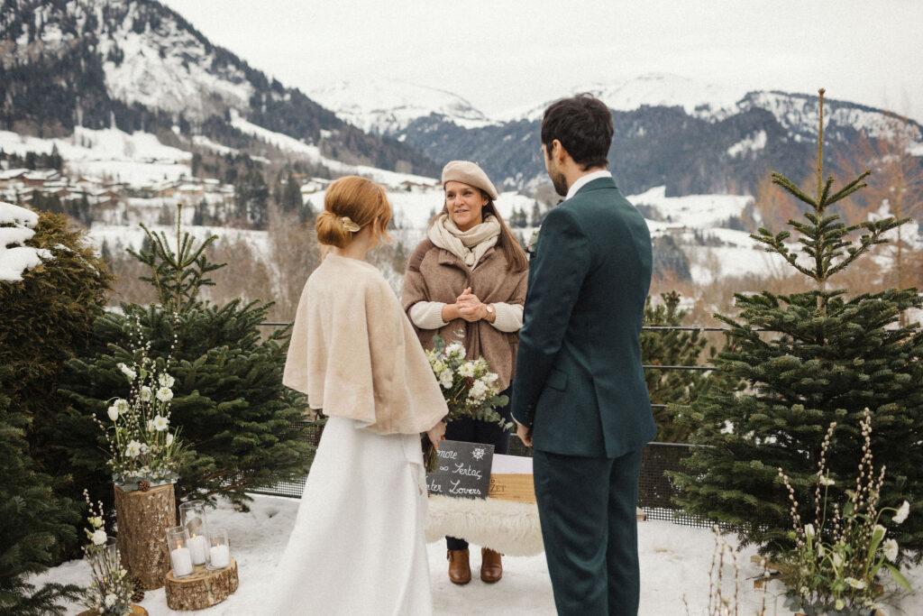 Cérémonie laïque de mariage en Savoie et Haute-Savoie. Emily stella, célébrante de cérémonie laïque