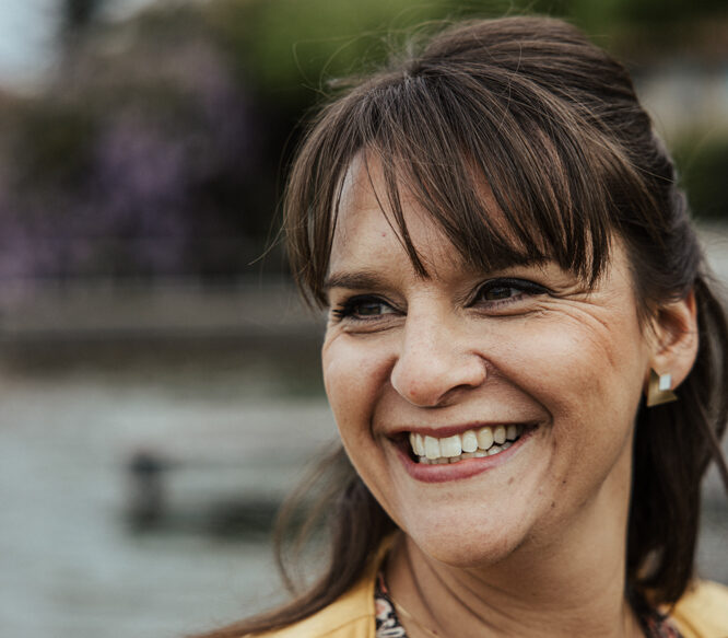 Emilie Stella, officiante de cérémonie laïque de renouvellement de voeux (Savoie / Haute-Savoie / Annecy)